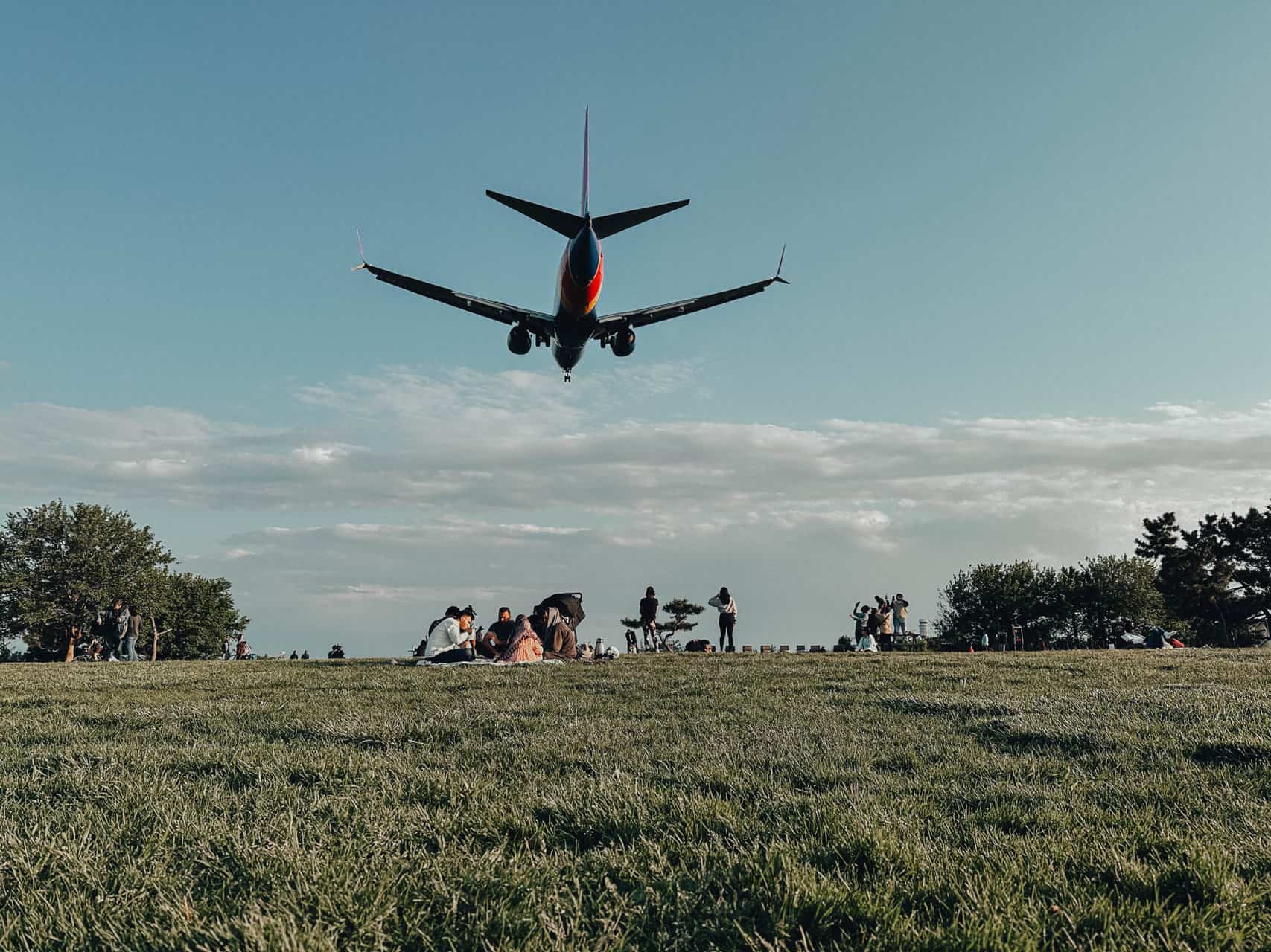 Gravelly Point Picnic + Watch Planes Fly Overhead
